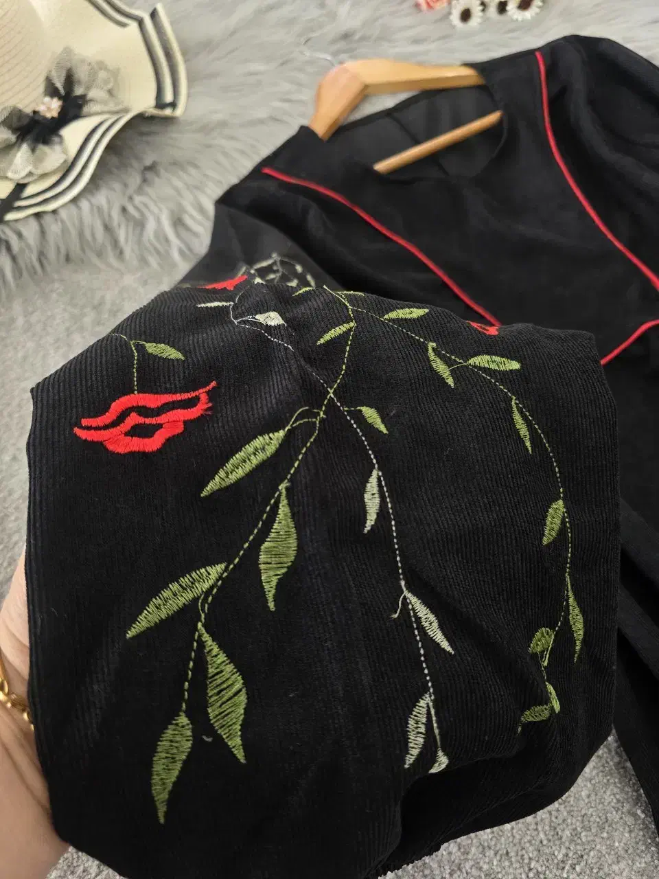 کفتان مخمل کبریتی|لباس|مشگین شهر, |دیوار