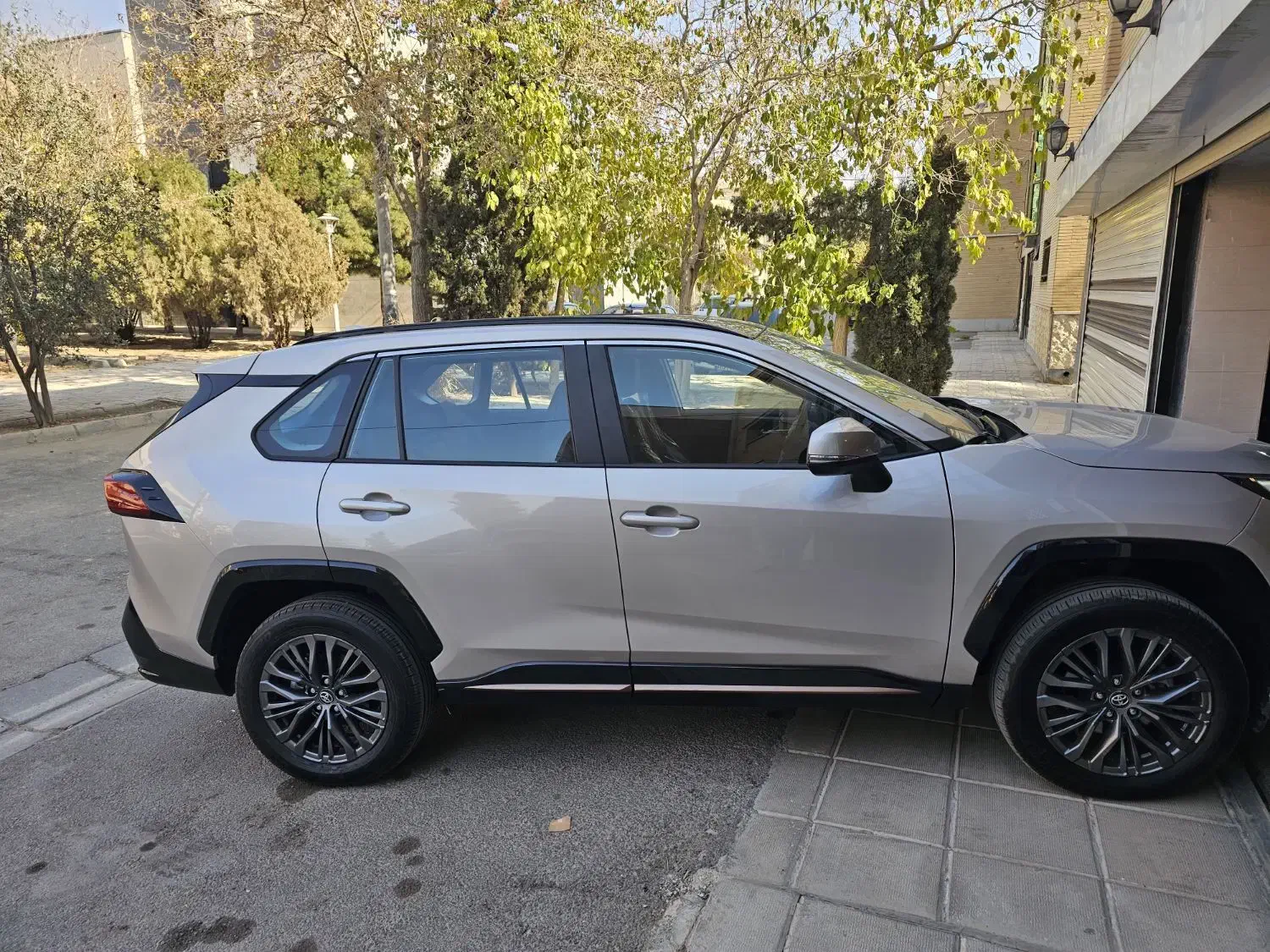 تویوتا وایلدلندر لاکچری پلاس 2025|خودرو سواری و وانت|اصفهان, سپاهان‌شهر|دیوار