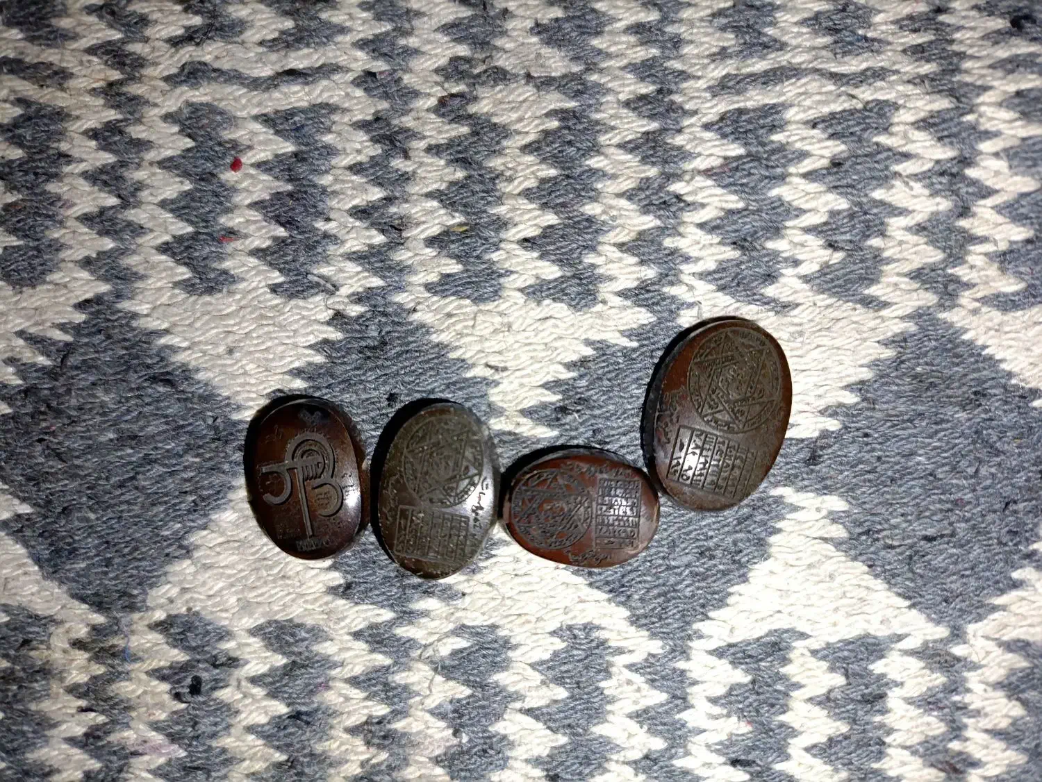 فروش حدید ، کهربا و سنگ خورشید|جواهرات|میبد, |دیوار