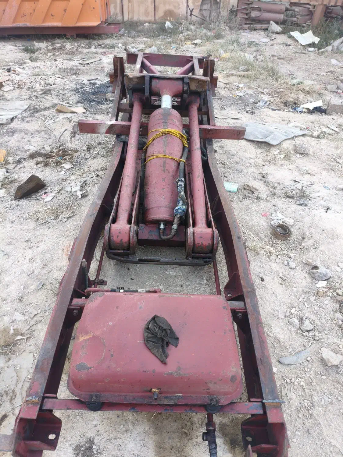 جک نیسانی وکلاف زیر مایلر|ماشین‌آلات صنعتی|بوکان, |دیوار