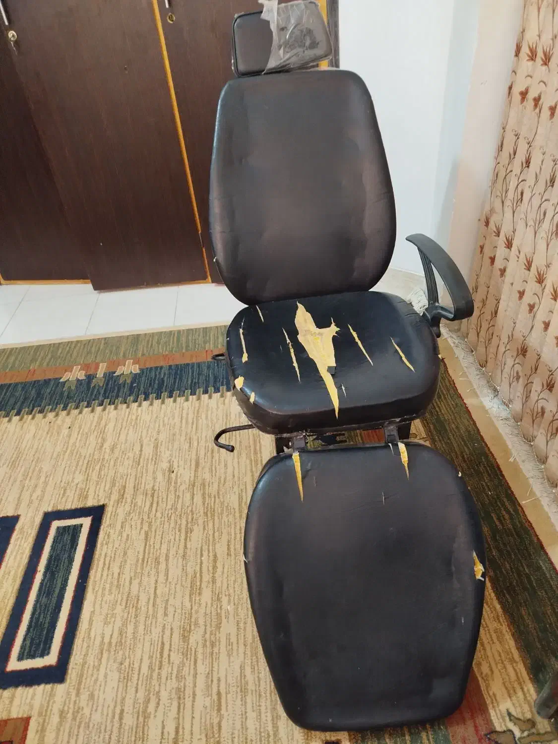 صندلی|مبلمان اداری|صدرا-فارس, فاز ۱|دیوار