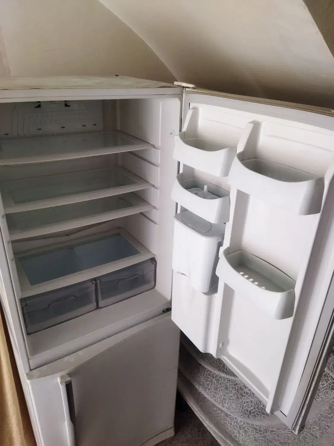 یخچال و فریزر ( ابسردکن دار ) هیرکانیا کم کار بشرط|یخچال و فریزر|اصفهان, جلالیه|دیوار