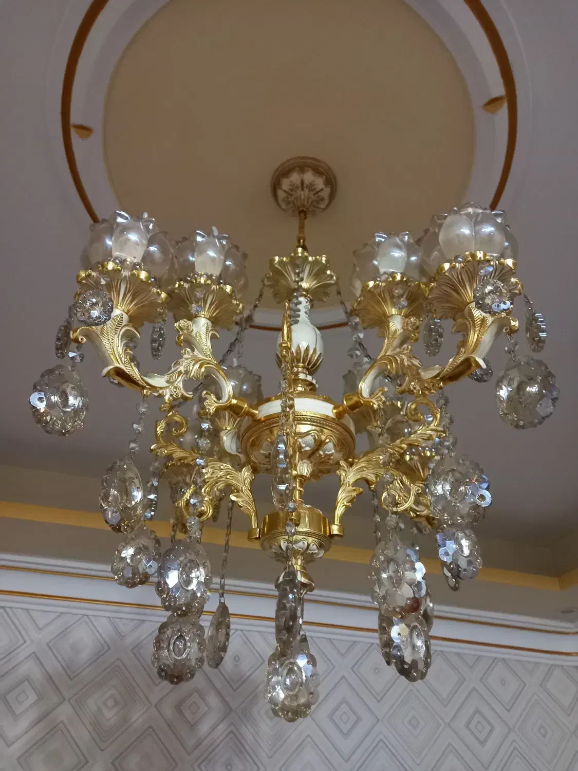 لوستر ۴شاخه کریستالی رنگ طلایی|لوستر و چراغ آویز|رشت, کوی مهر|دیوار