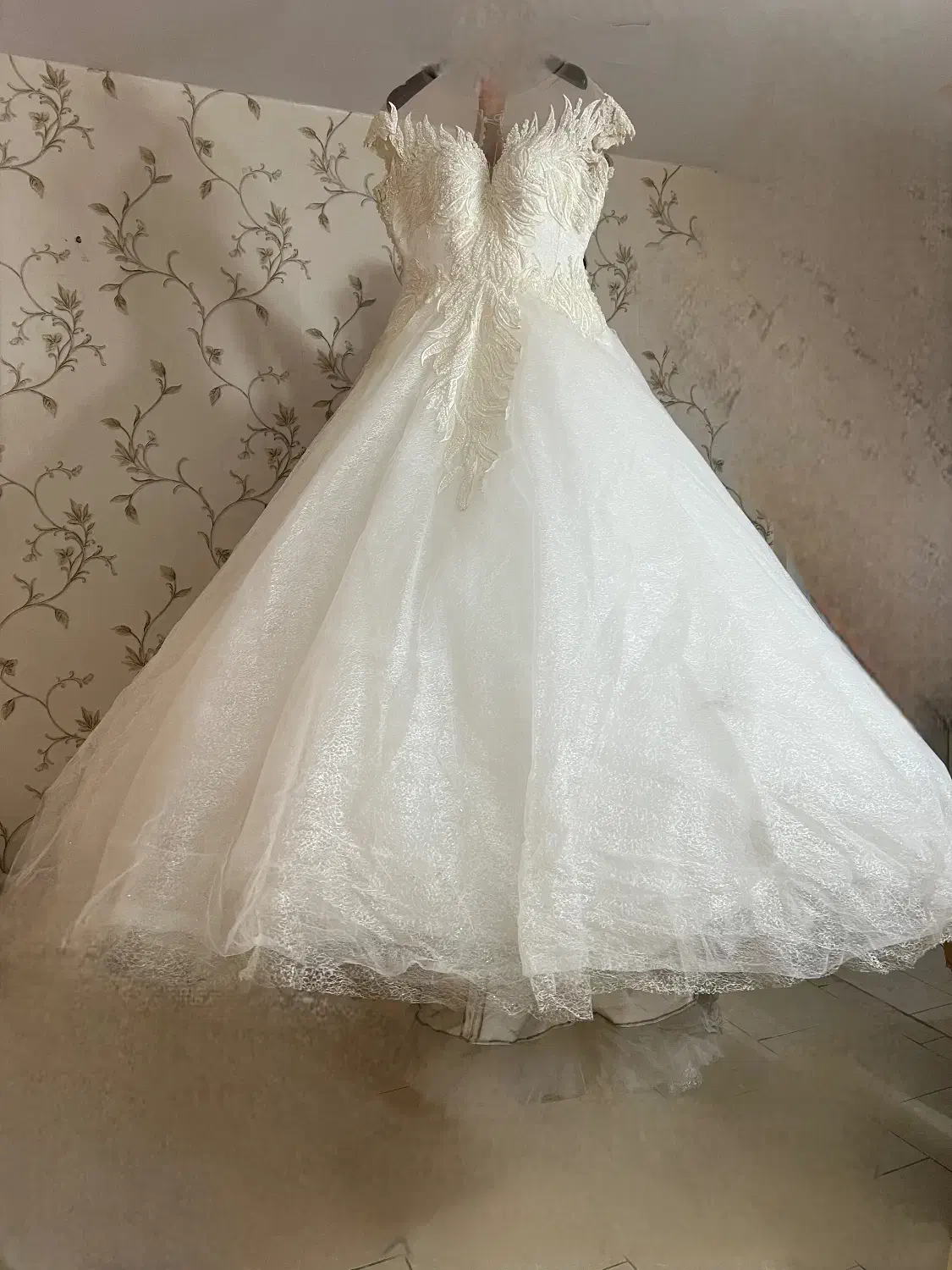 لباس عروس|لباس|پردیس, فاز ۱|دیوار