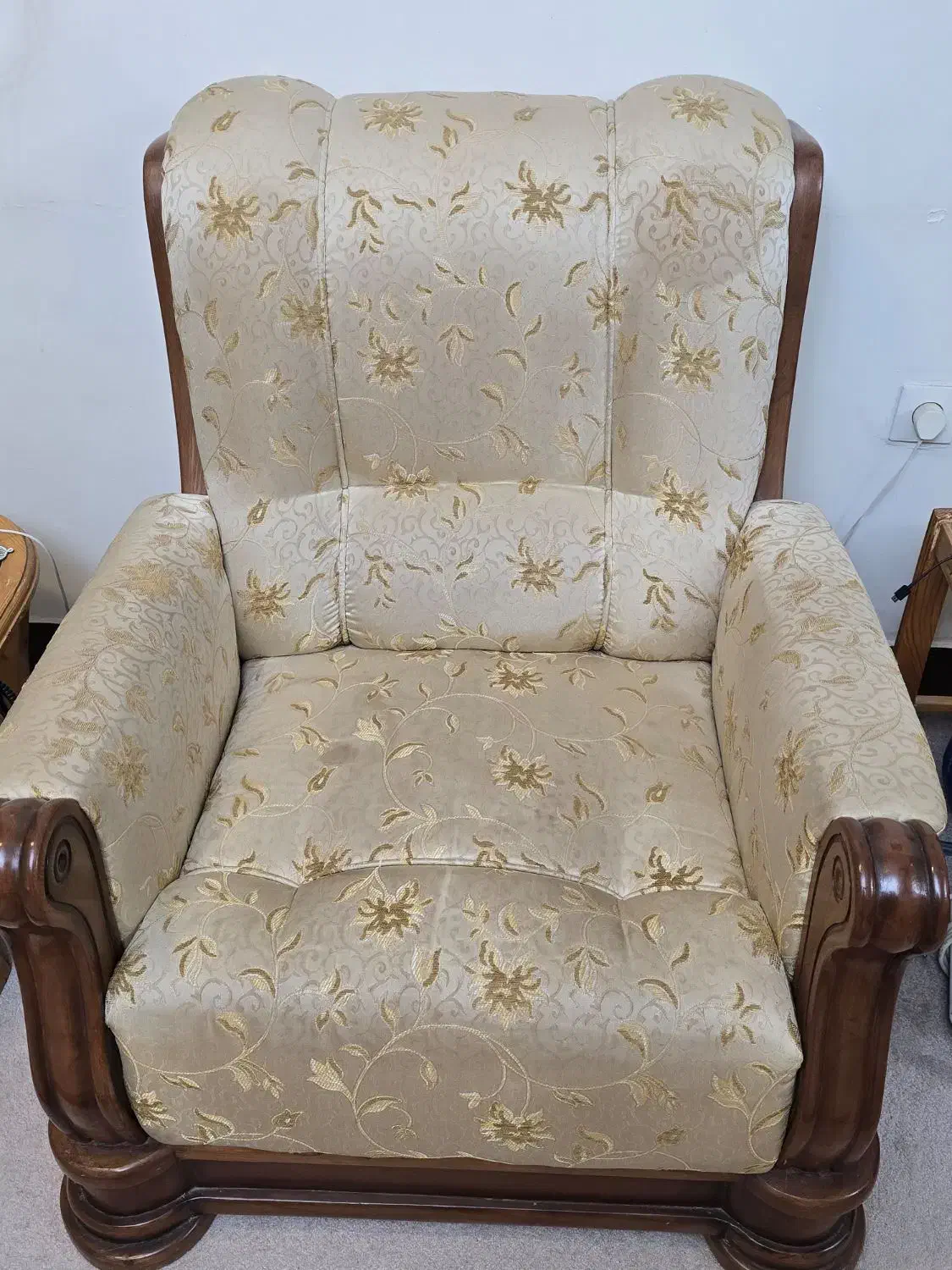 فروش مبل ۷نفره پایه چوبی|مبلمان خانگی و میز عسلی|چمران, |دیوار