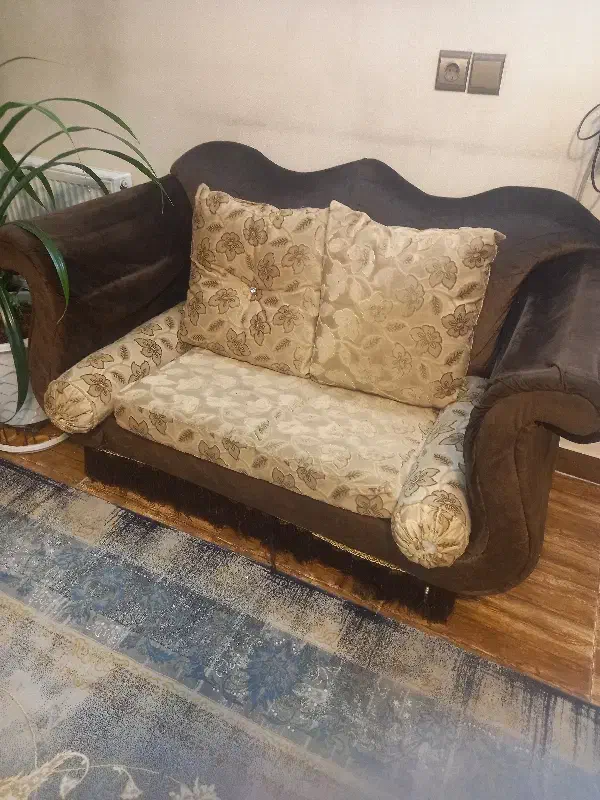 مبل هفت نفره|مبلمان خانگی و میز عسلی|شاهین‌شهر, شهرک گلدیس|دیوار