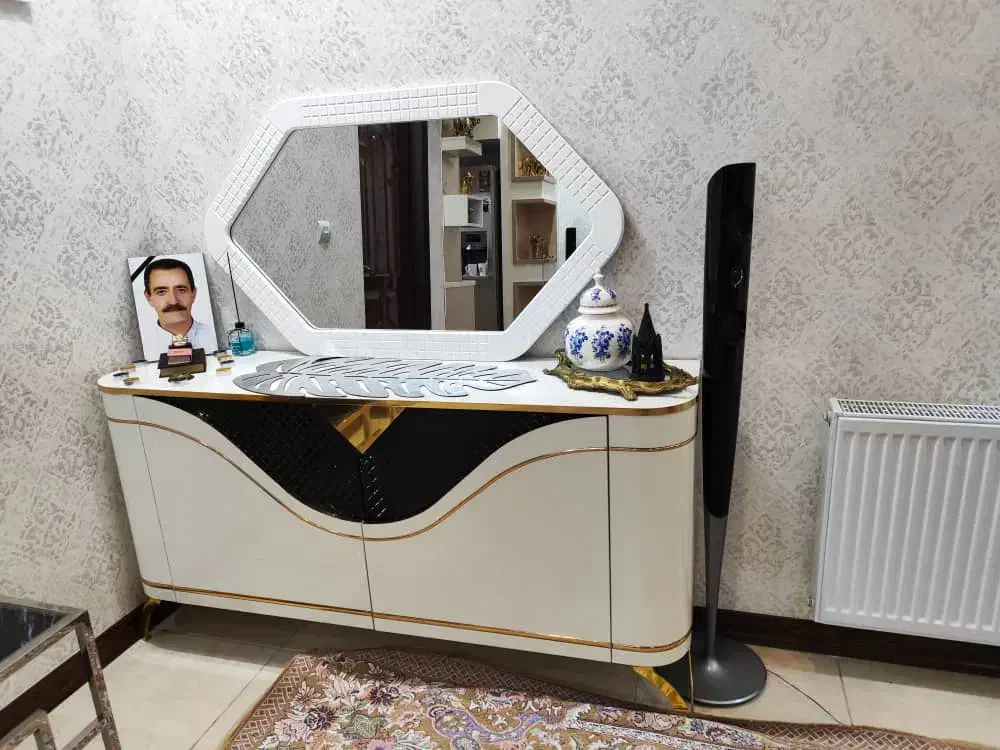 کنسول چوبی سالم وتمیز|بوفه، ویترین، کنسول|بهارستان, |دیوار