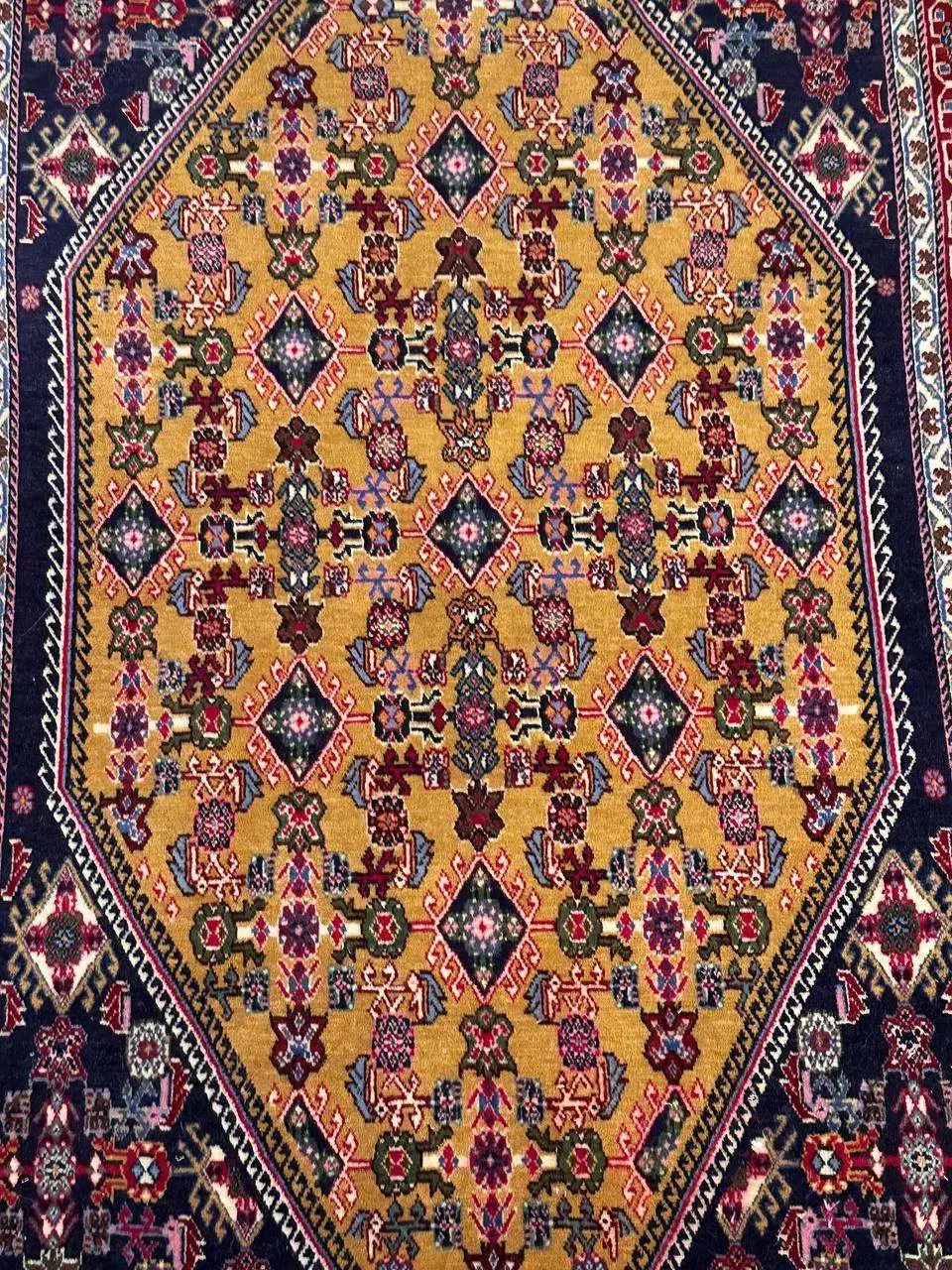 قالیچه ریزبافت قشقایی اعلاء بی بی بافت|فرش|تهران, اکباتان|دیوار