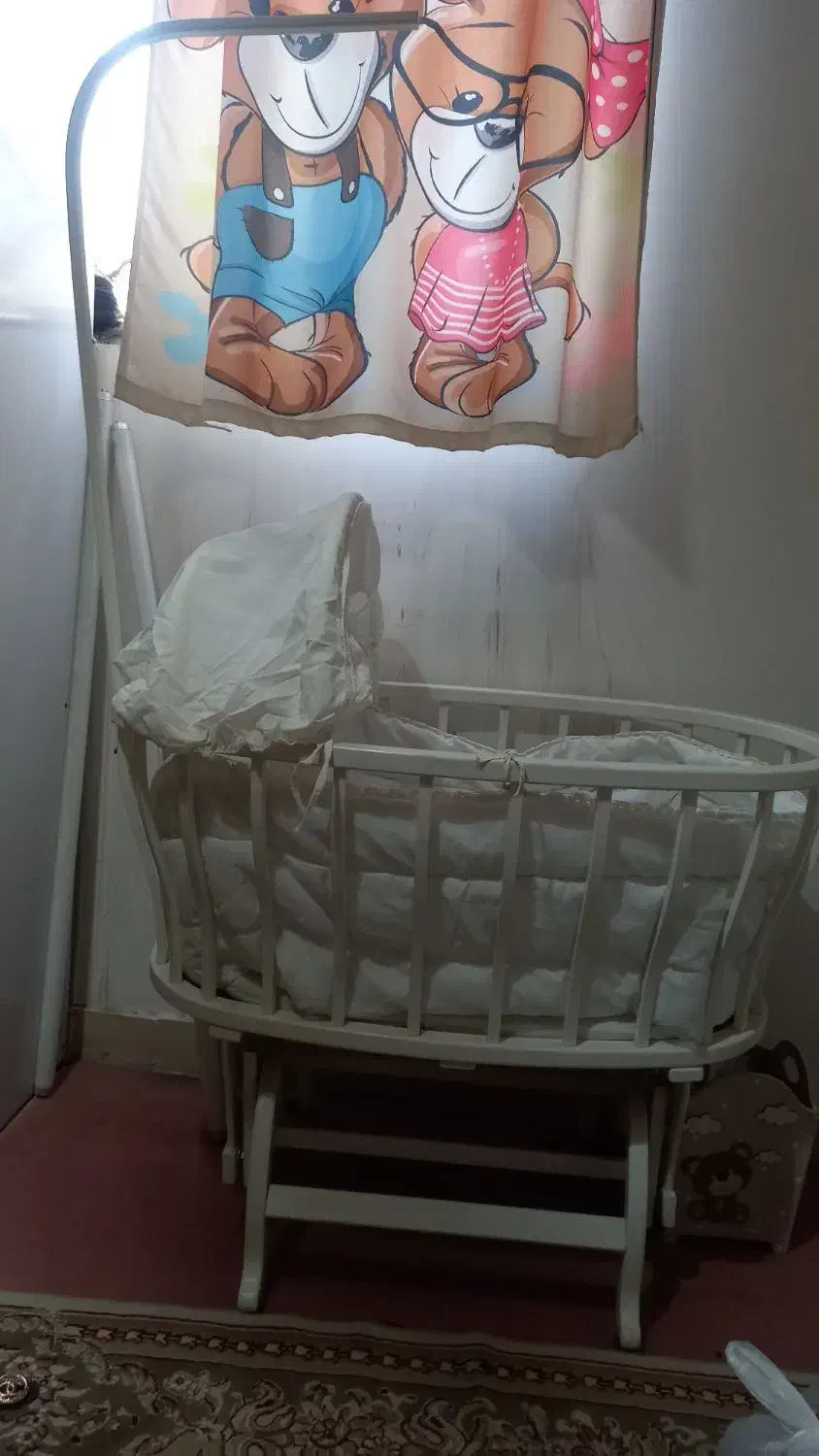 تخت کنار مادر (گهواره) و کریر|تخت و صندلی بچه|ورامین, ورامین|دیوار