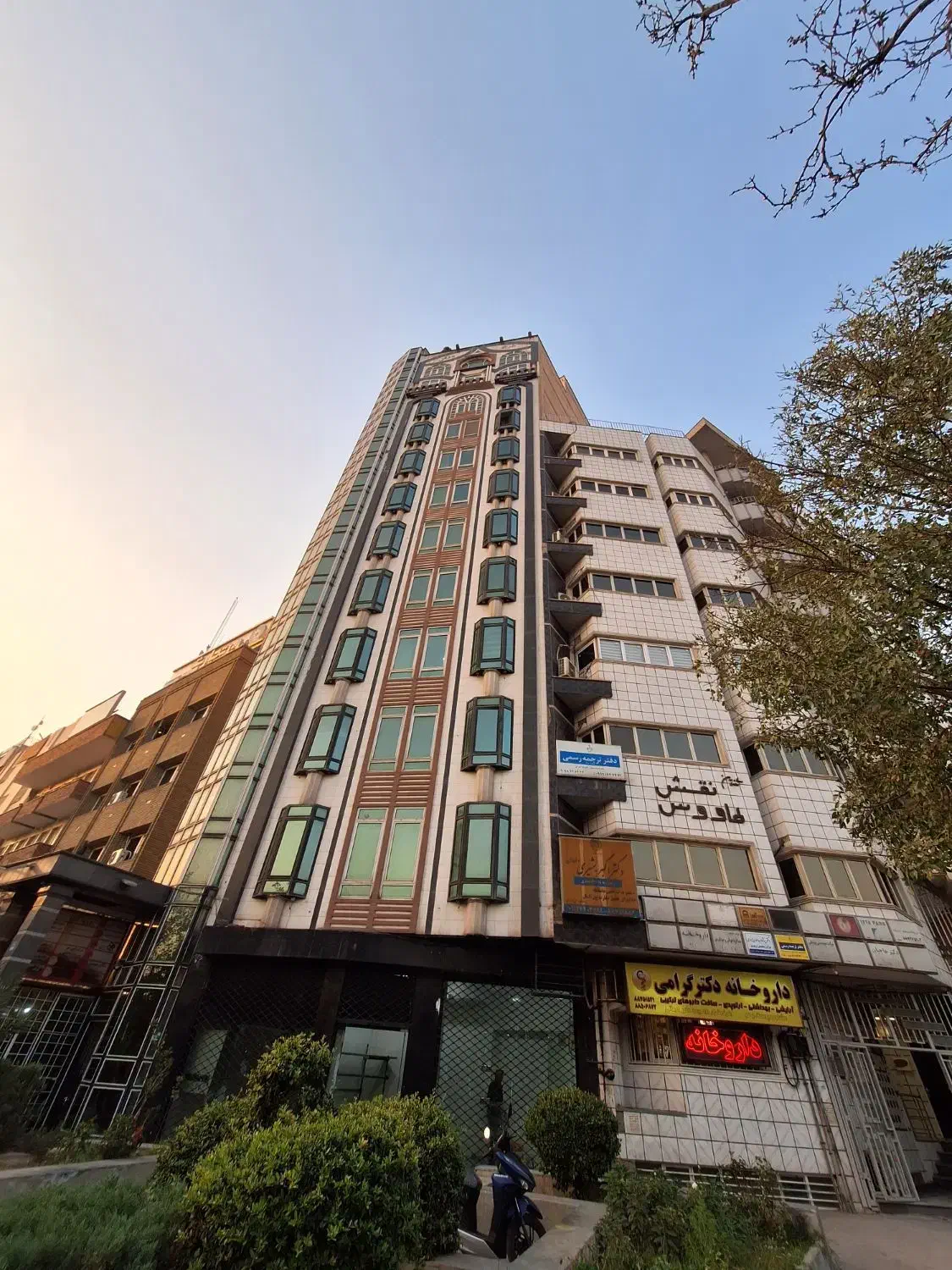 فروش دفترکار بر خیابان مطهری با ویوی فوق العاده|فروش دفتر کار، اتاق اداری، مطب|تهران, عباسآباد|دیوار