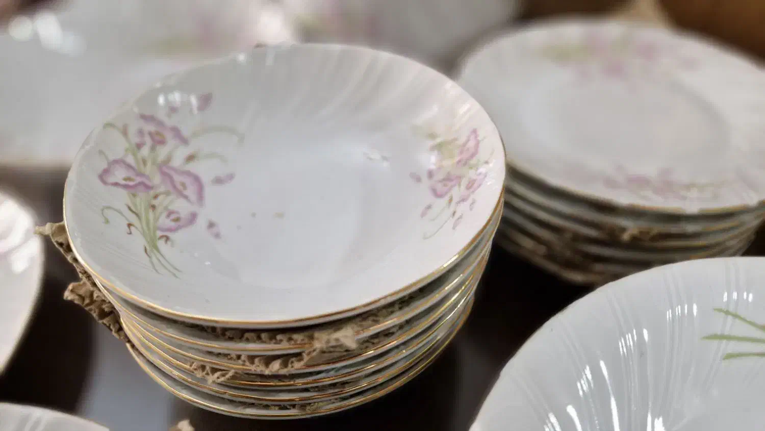 سرویس چینی قدیمی آک با جعبه فابریک|ظروف سرو و پذیرایی|اردبیل, |دیوار