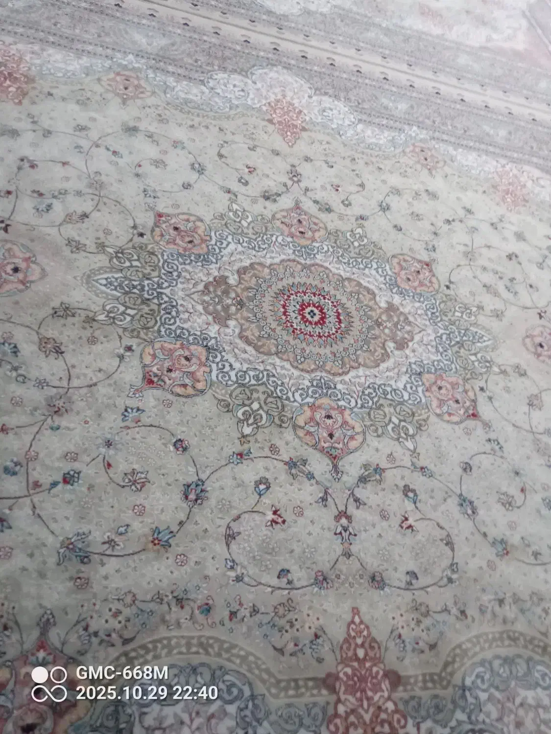 یک تخته فرش ۹متری صد در صد نخ و سنگین وزن|فرش|خرم‌آباد, |دیوار