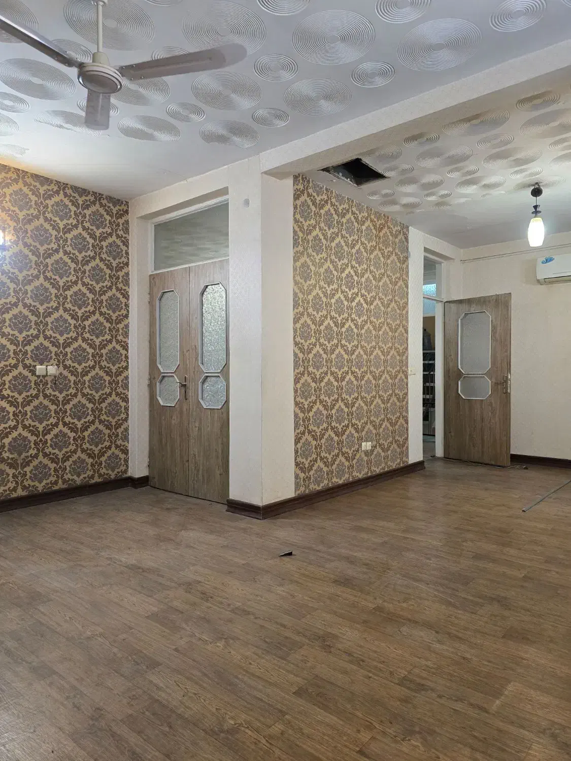 اجاره اتاق از یک دفتر اداری/دفتر وکالت /اجاره دفتر|اجارهٔ دفتر کار، اتاق اداری، مطب|یزد, |دیوار