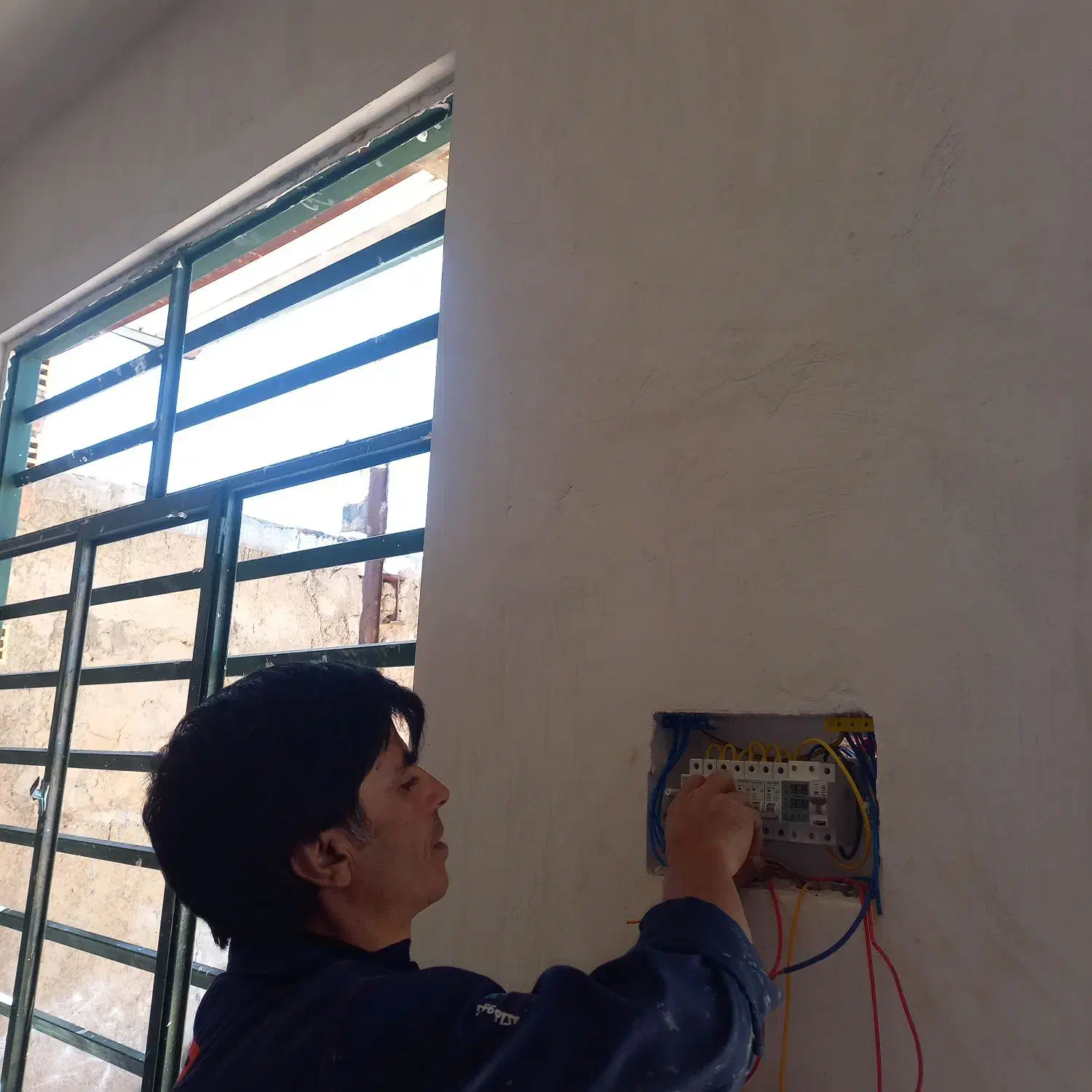 برق کاری ساختمان به صورت کلی و جزعی|خدمات پیشه و مهارت|کوهدشت, |دیوار
