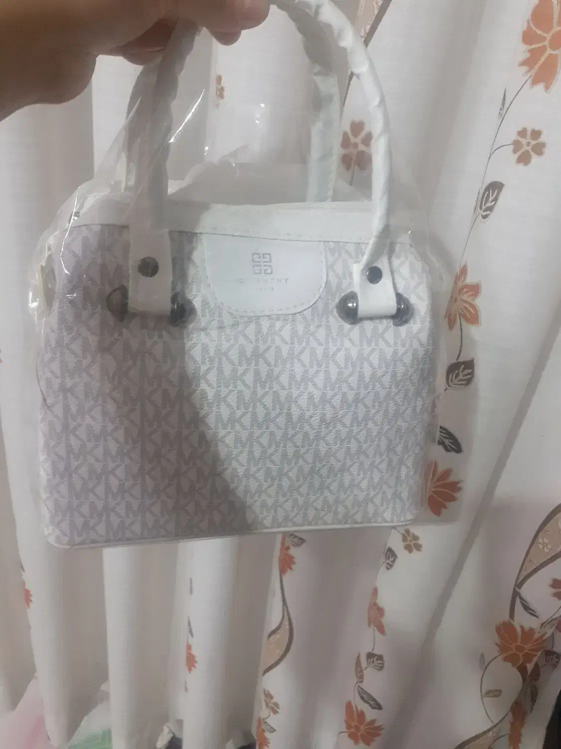 کیف نوونو|کیف، کفش، کمربند|خوی, |دیوار