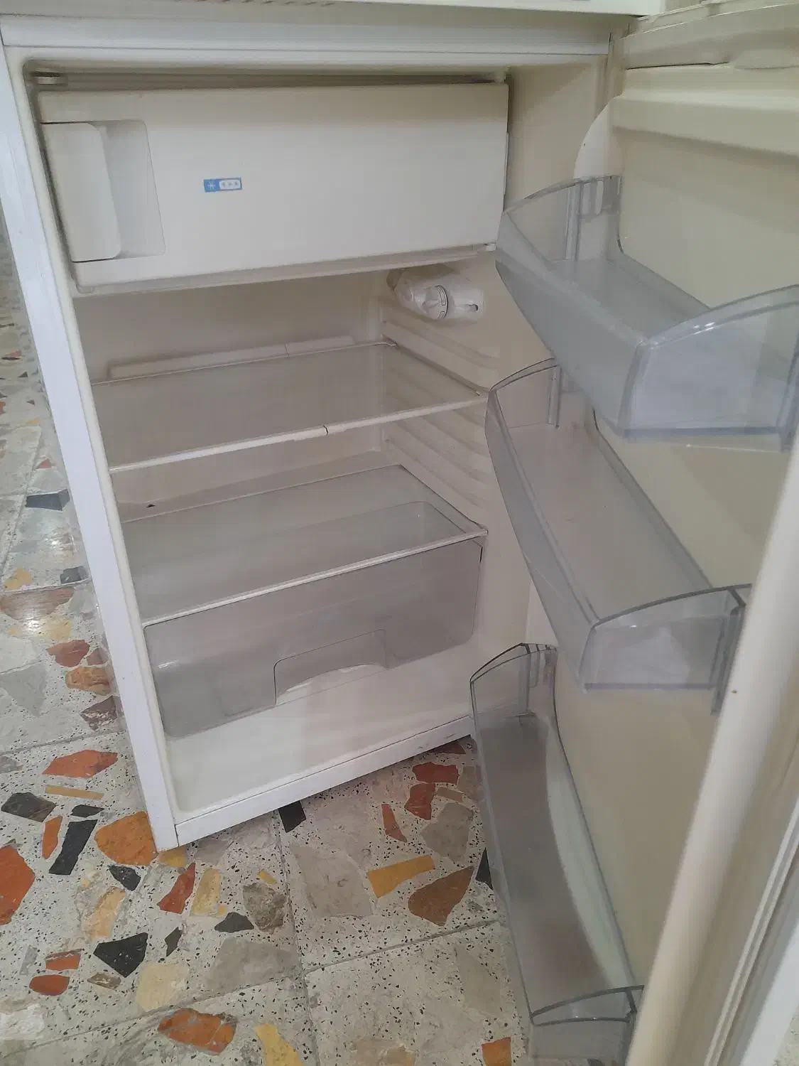 یخچال کوچک هایسنس|یخچال و فریزر|گلستان (تهران), |دیوار