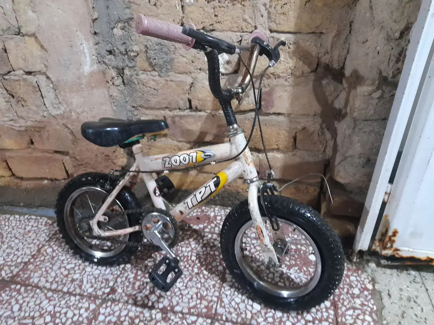 دوچرخه ۱۲ سالم فقط لاستیکها سرویس میخواد|دوچرخه، اسکیت، اسکوتر|قم, علی آباد سعدگان|دیوار