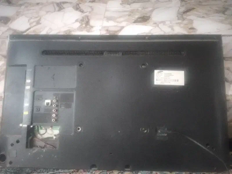 ال سی دی سالم ۳۲ اینچ|تلویزیون و پروژکتور|کرمان, |دیوار