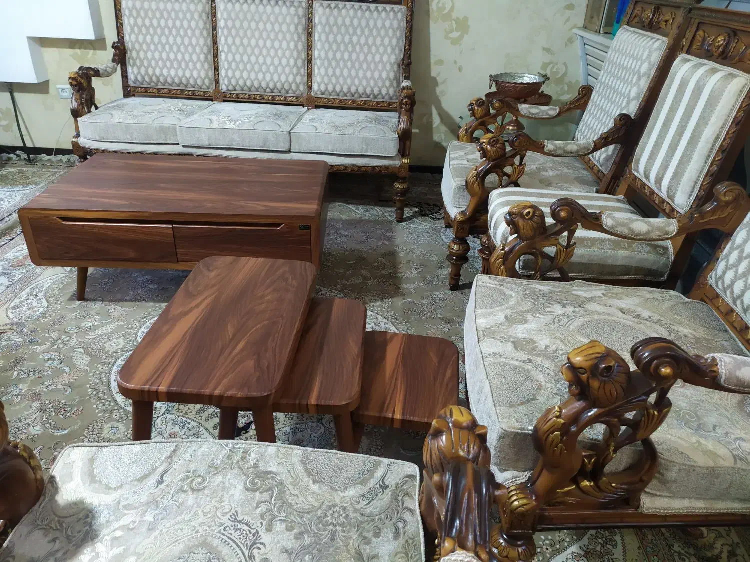 فروش فوری مبل بدلیل جابجایی|مبلمان خانگی و میز عسلی|فولادشهر, B7|دیوار