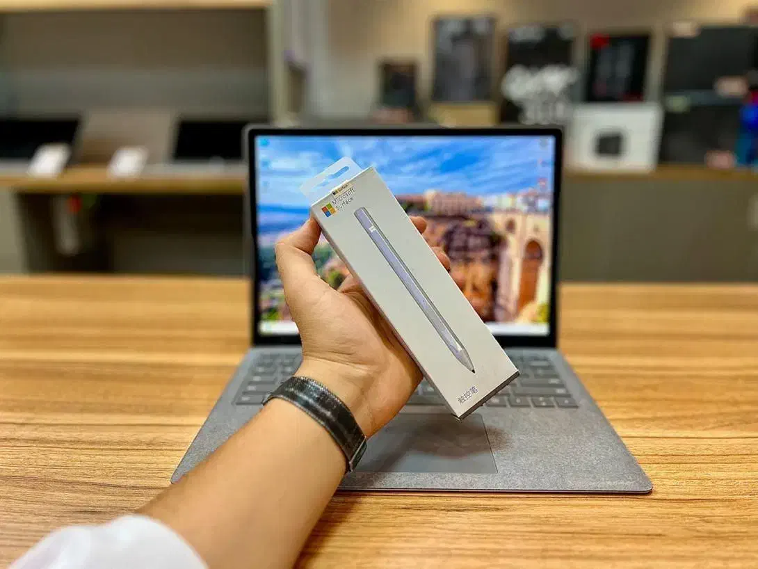 لپتاپ دانشجویی با صفحه خیره کننده و باتری محشر|رایانه همراه|کاشان, شریعتی|دیوار