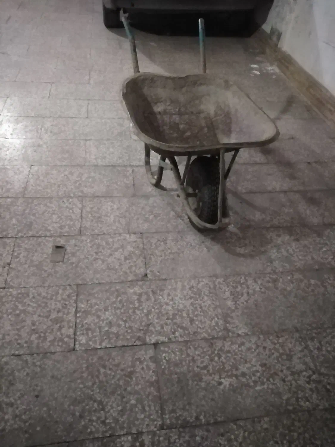 فرغون سالم|ابزارآلات|مشهد, قائم|دیوار