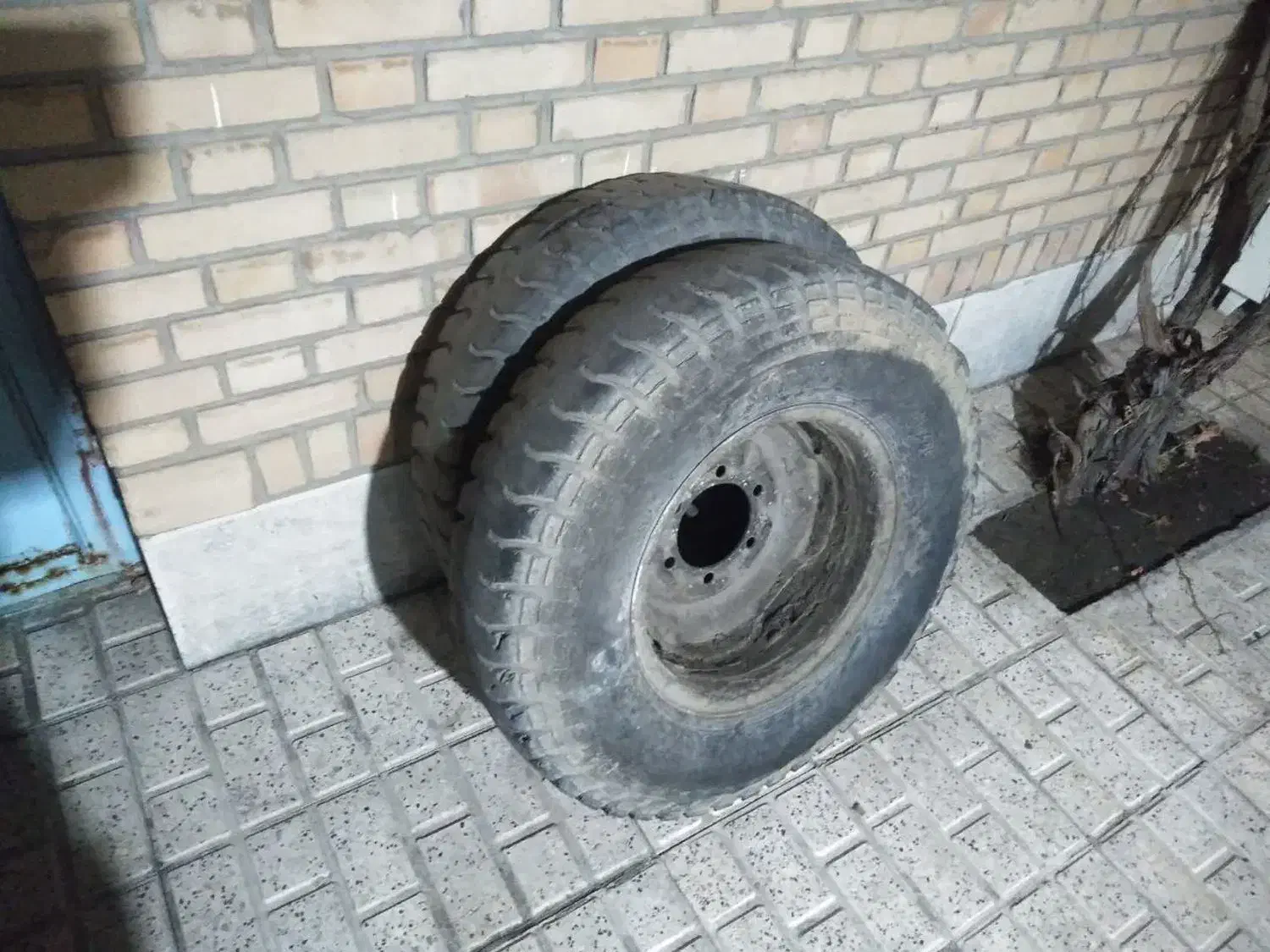 لاستیک زاپاس نیسان|قطعات یدکی و لوازم جانبی|مشهد, قائم|دیوار