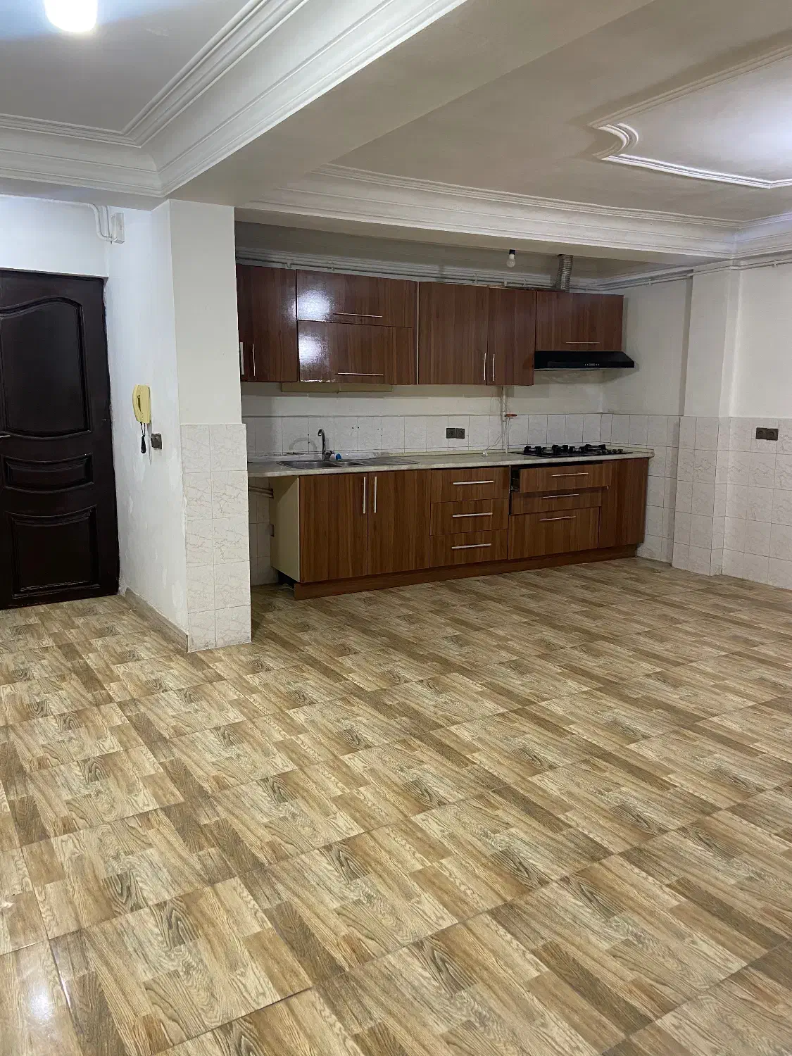 اجاره|اجارهٔ آپارتمان|رشت, دروازه لاکان|دیوار