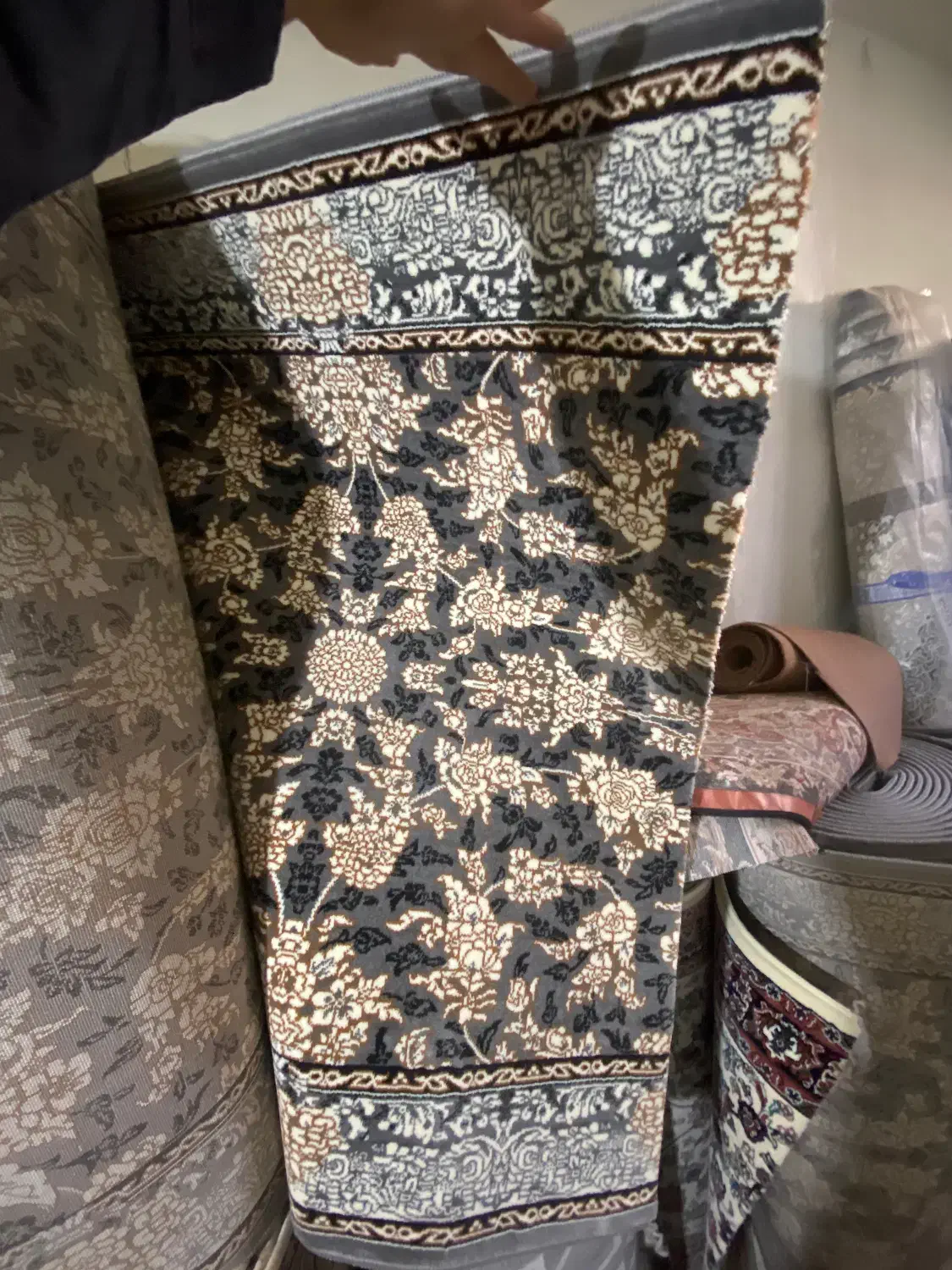 کناره فرشی|فرش|تربت‌حیدریه, باغ سلطانی|دیوار