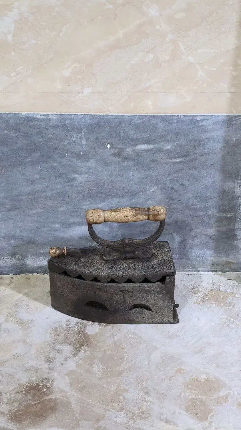 اتو قدیمی ذغالی|کلکسیون اشیاء عتیقه|اصفهان, آفاران|دیوار