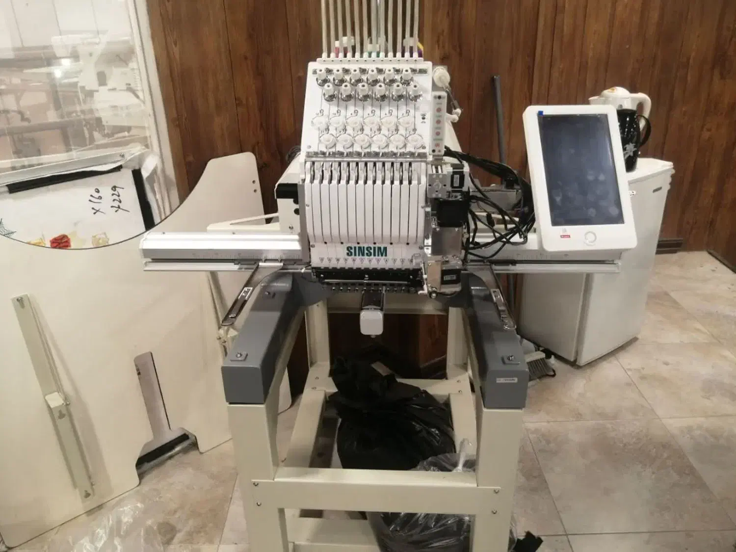 چرخ گلدوزی ۱۲ نخ|چرخ خیاطی و ریسندگی|بافق, |دیوار