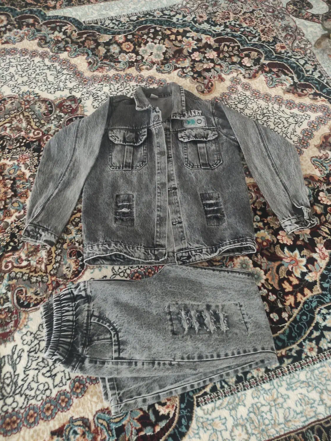 لباس لیر|لباس|سلماس, |دیوار