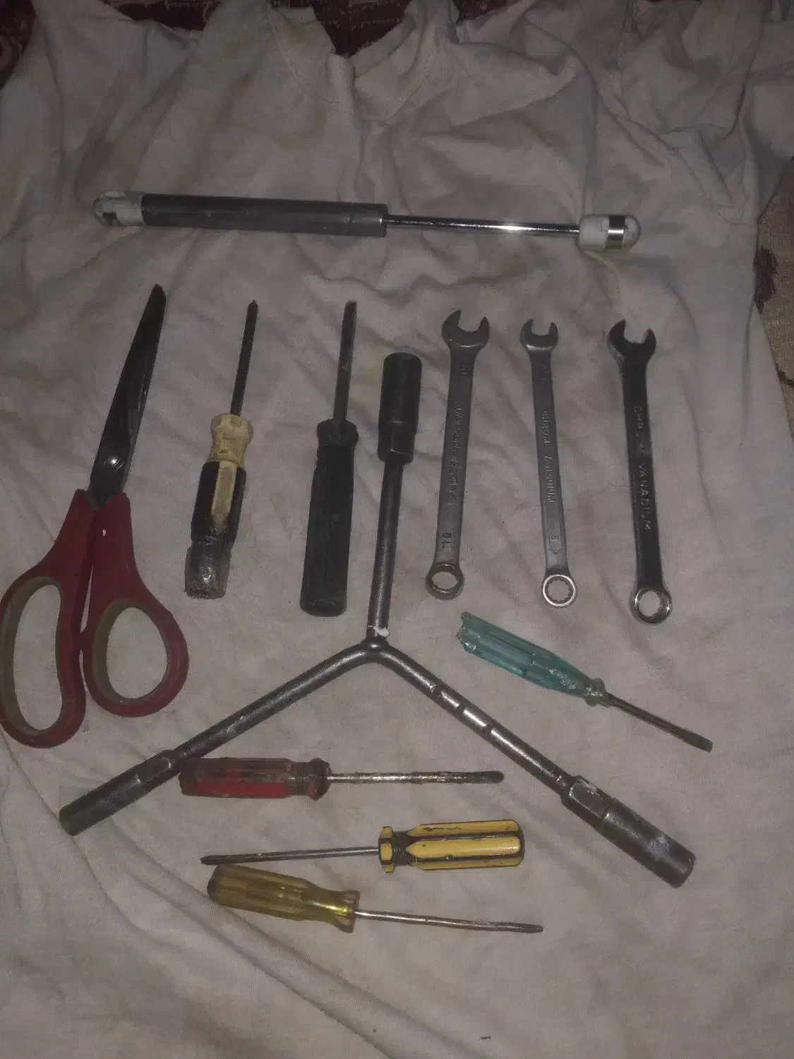 تعدادی اچار و پیچ گوشتی سالم|ابزارآلات|زاهدان, |دیوار