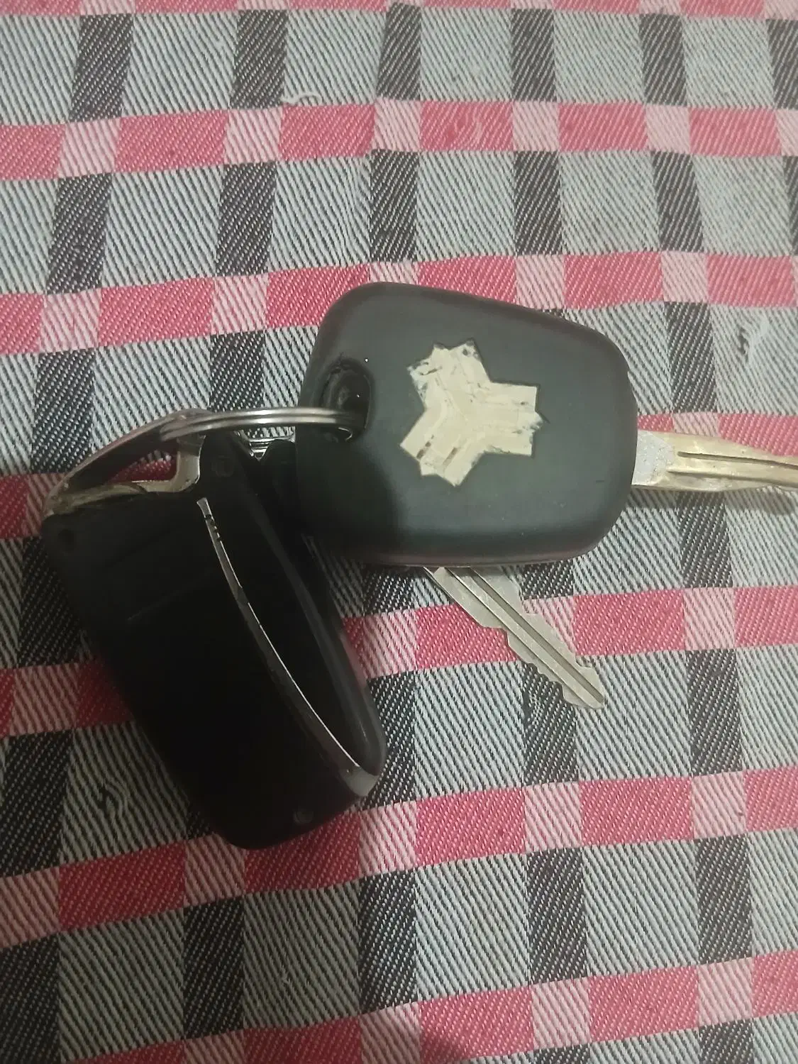 کلید گم کردیم|اشیا|ازنا, |دیوار