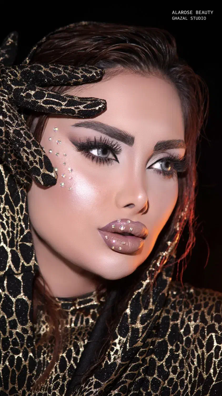 آف ویژه میکاپ و شنیون سالن زیبایی آلارُز|خدمات آرایشگری و زیبایی|بروجرد, |دیوار