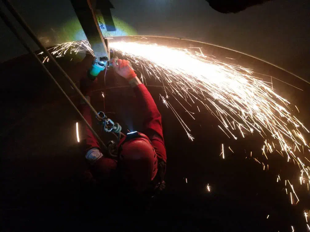 خدمات کار در ارتفاع با طناب|خدمات پیشه و مهارت|رشت, چله خانه|دیوار