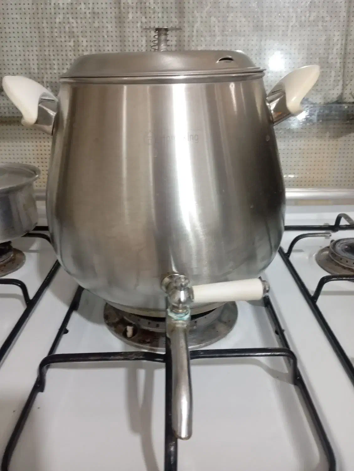 دو عدد کتری قوری درحدنو|قوری، کتری، قهوه‌ساز دستی|بروجرد, |دیوار