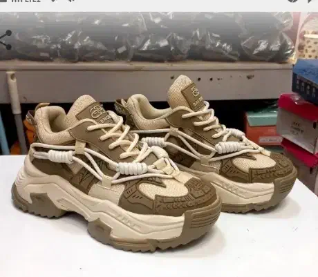 عدد کتانی یکبار پوشیده سایز ۴۰و صندل نو سایز ۳۸|کیف، کفش، کمربند|تهران, چهارصد دستگاه|دیوار