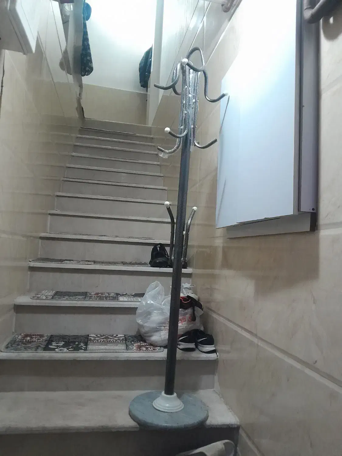 رخت اویز ایستاده|بندرخت و رخت‌آویز|رشت, کوی عرفان|دیوار