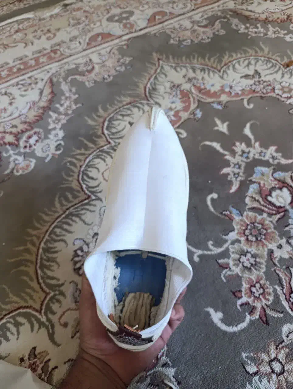 گیوه|کیف، کفش، کمربند|جرقویه, |دیوار