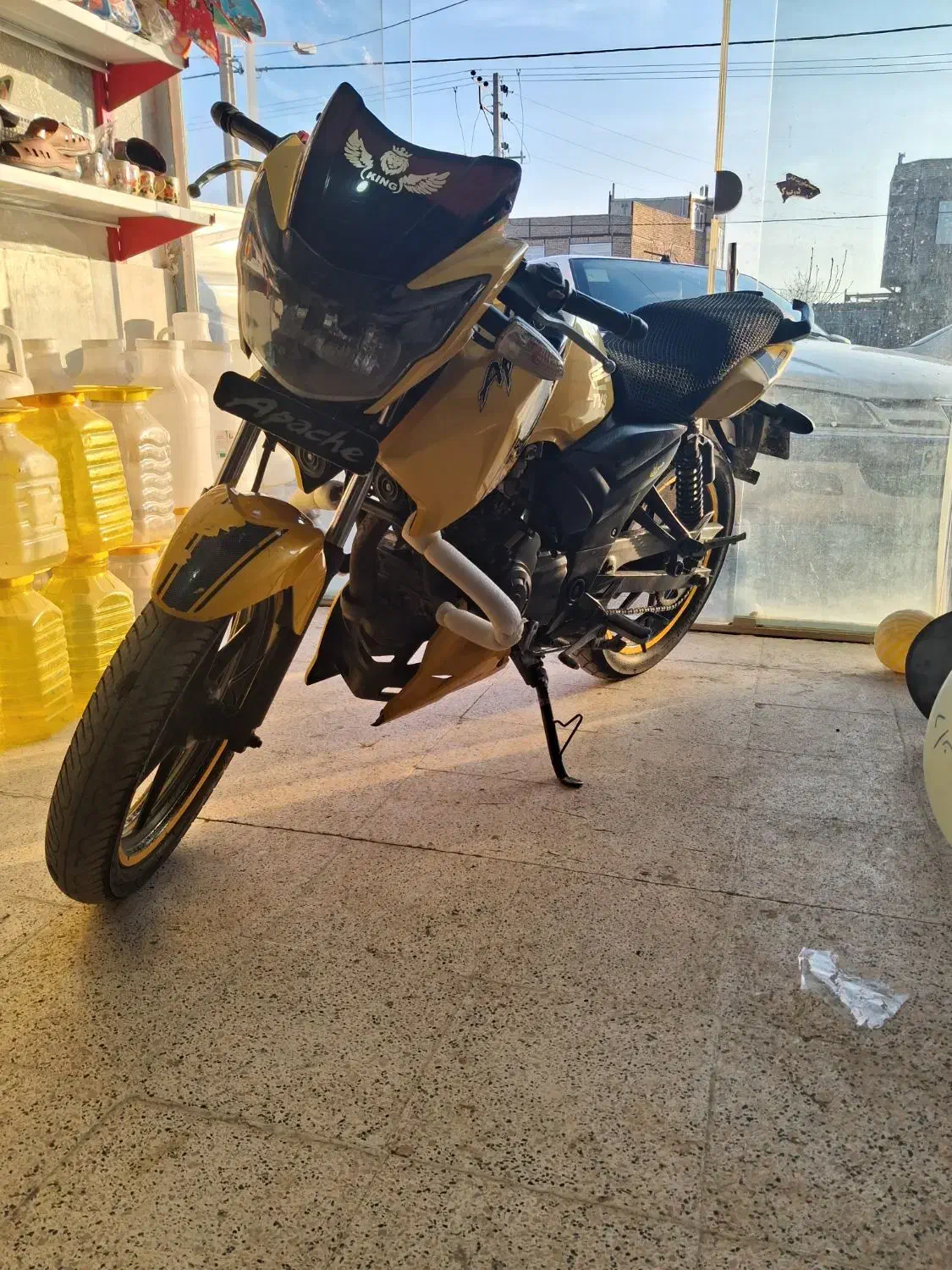 آپاچی|موتورسیکلت|زاوه, |دیوار