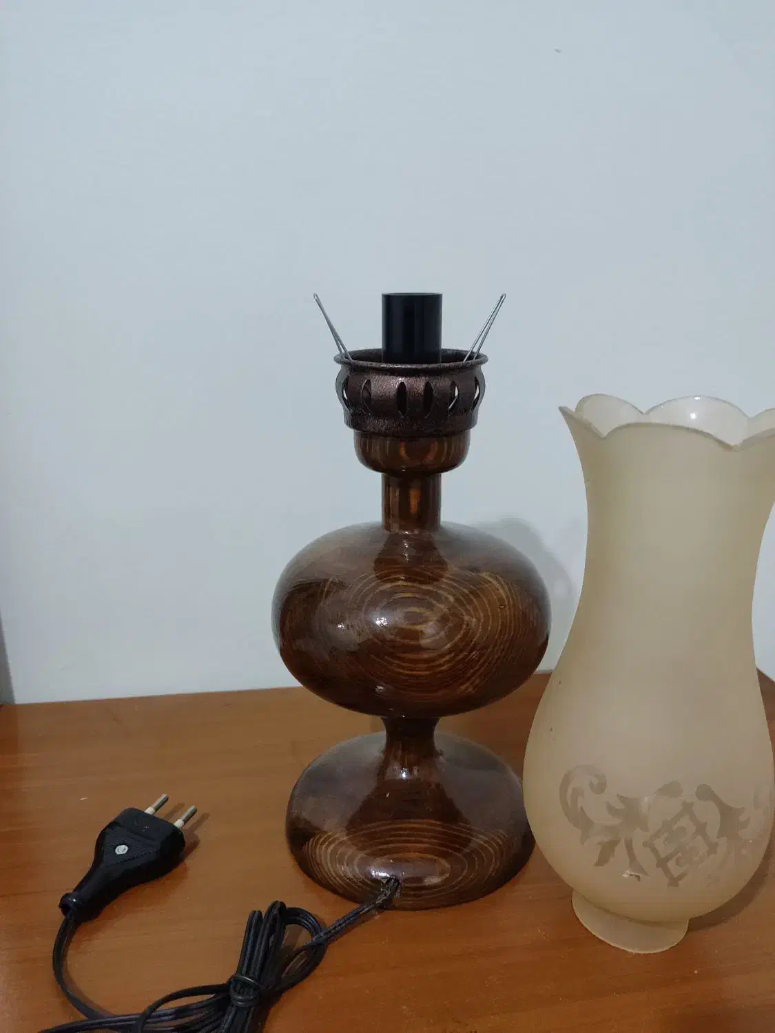 چراغ برقی|چراغ خواب و آباژور|مشکیندشت, |دیوار