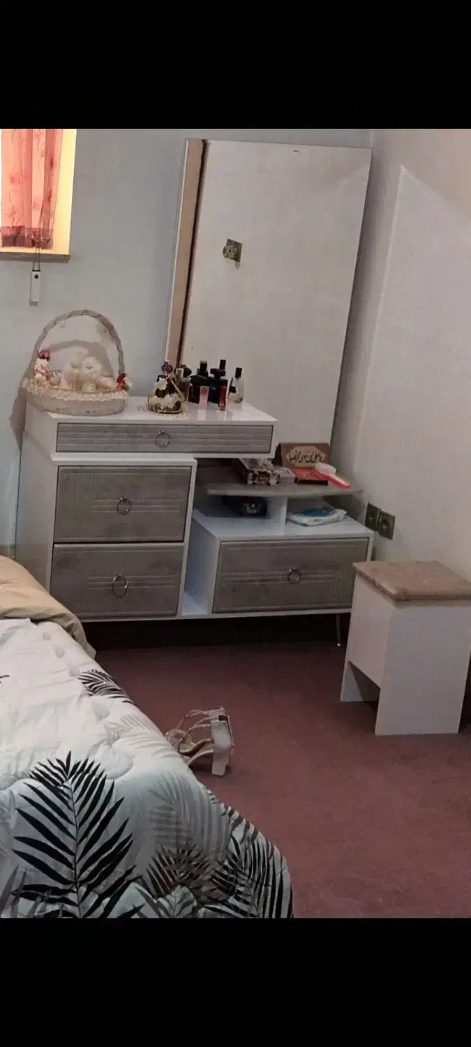 میز توالت تمیز|تخت و سرویس خواب|شیراز, شهرک مهدیآباد|دیوار