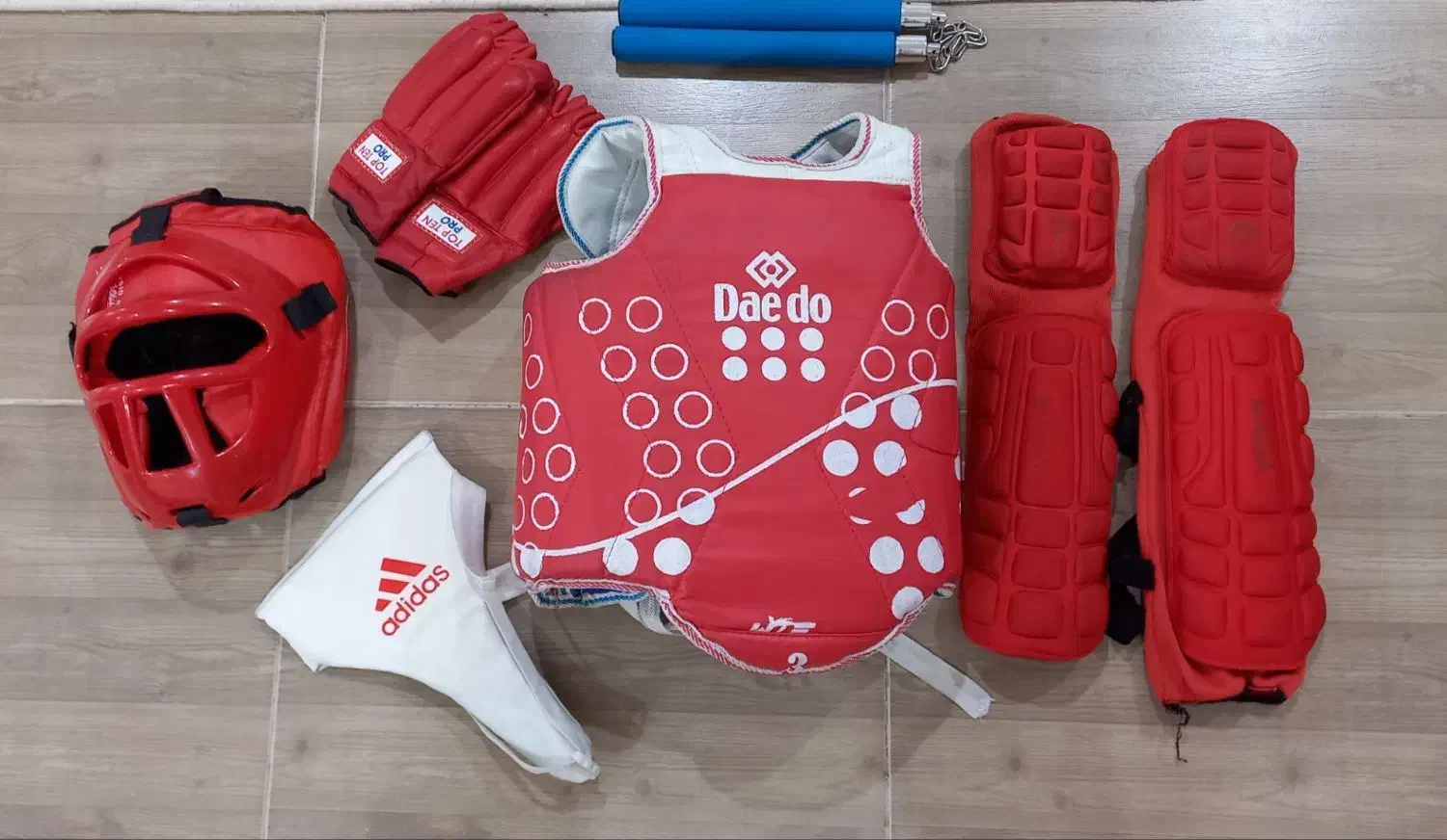 لباس مبارزه هوگو|تجهیزات ورزشی|بافت, |دیوار