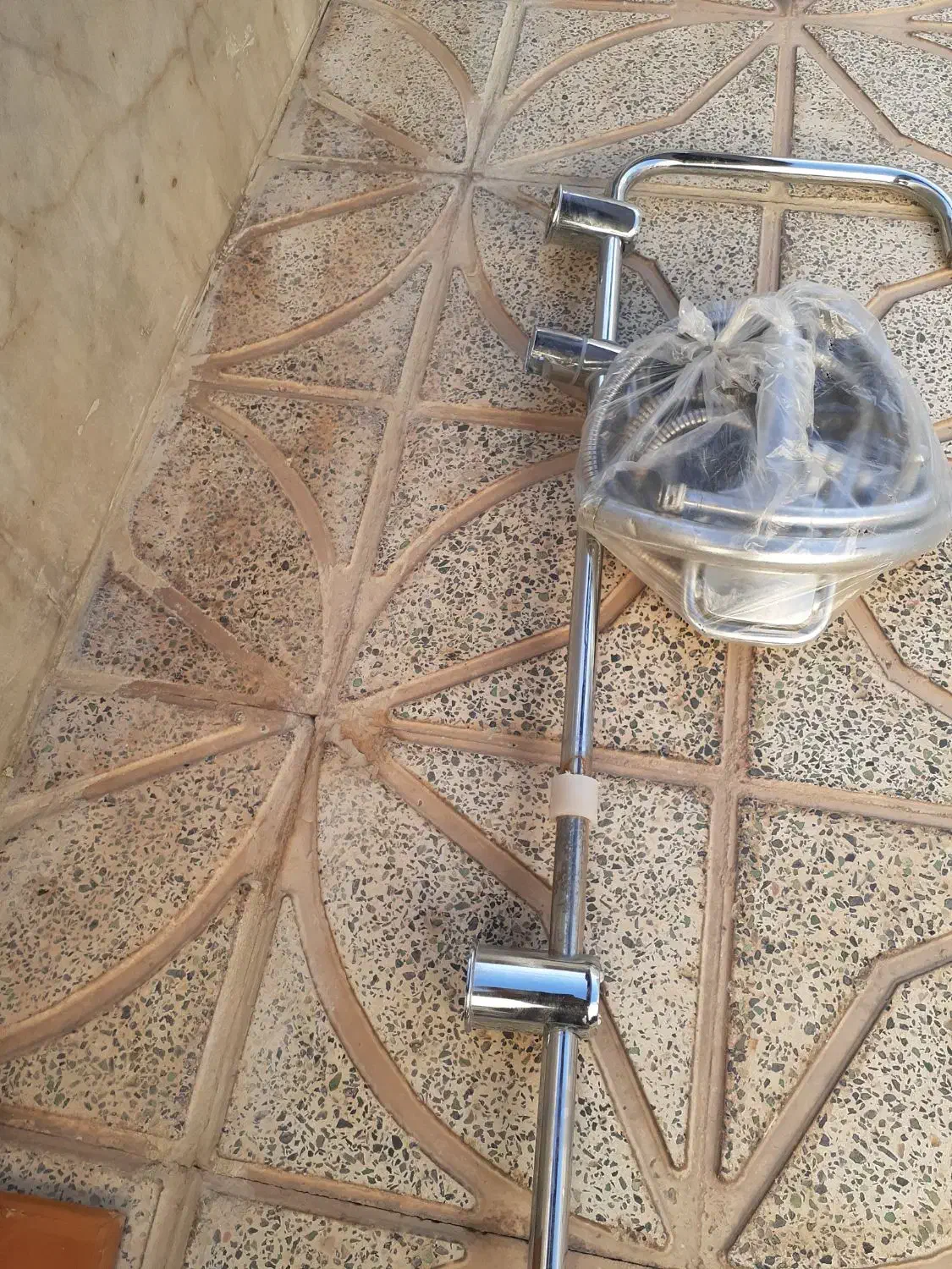 دوش حمام|لوازم حمام|فلاورجان, |دیوار