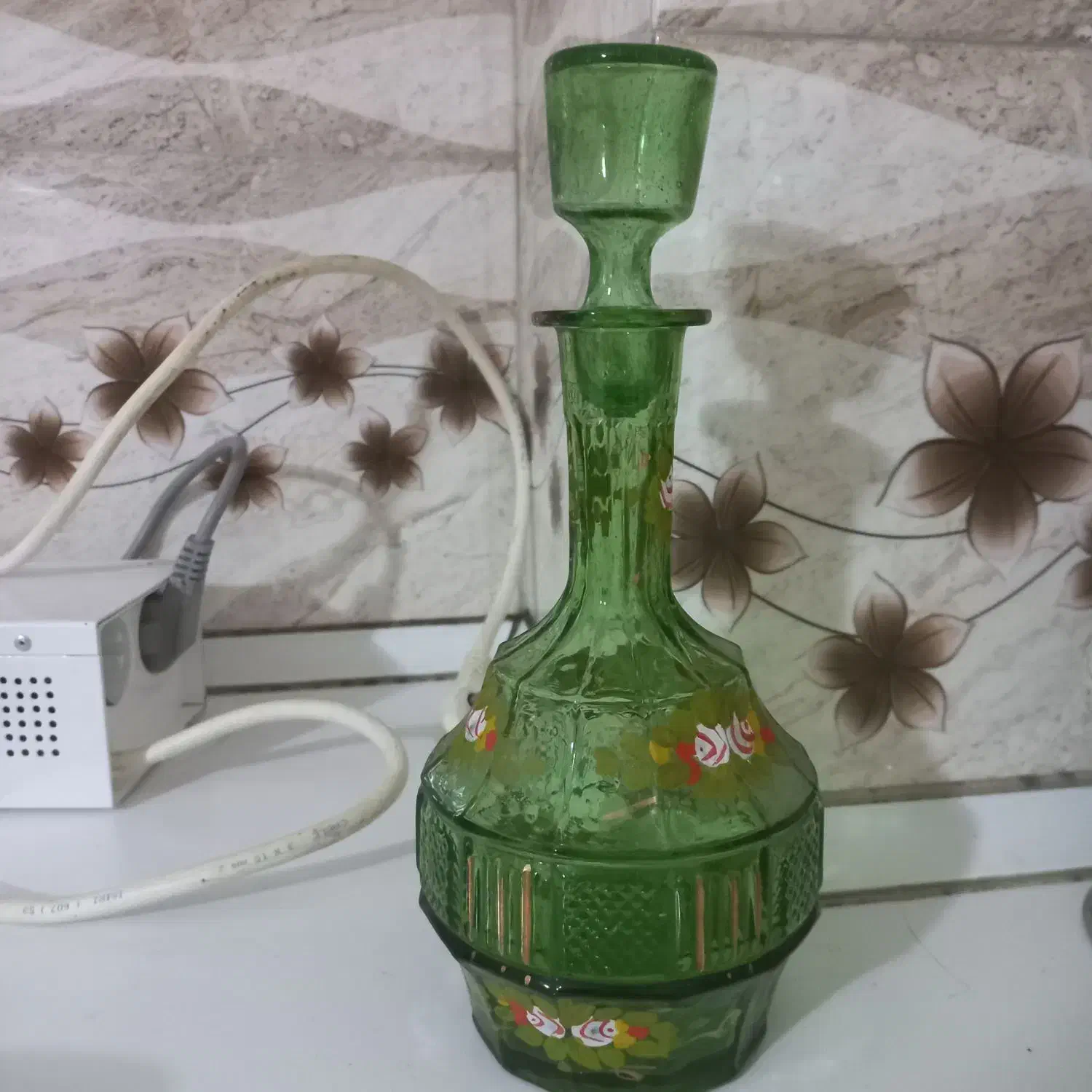 بطری قدیمی|کلکسیون اشیاء عتیقه|رشت, معلم|دیوار