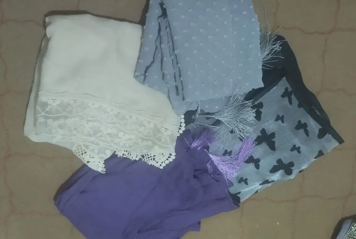 مانتو|لباس|لردگان, |دیوار