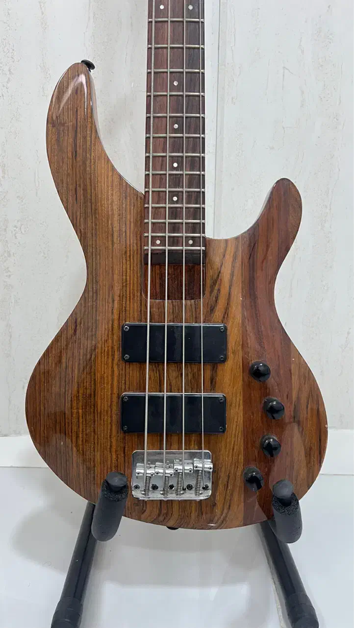 گیتار بیس|گیتار، بیس، امپلیفایر|یزد, |دیوار