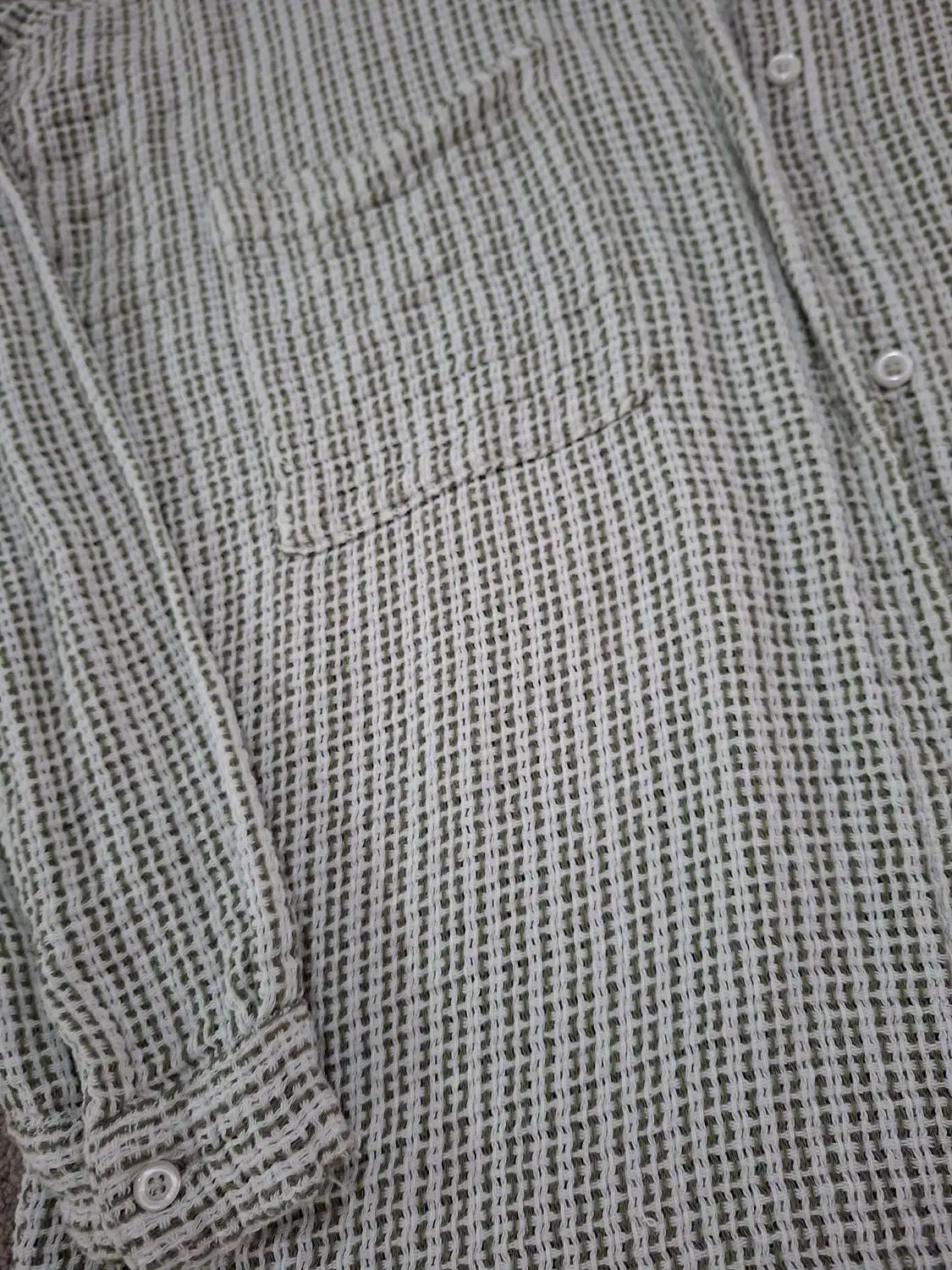 مانتو|لباس|مشهد, موعود|دیوار