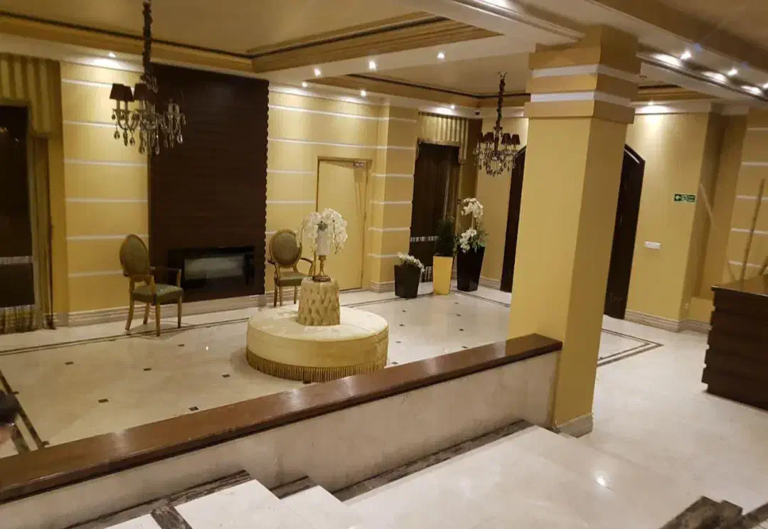 فرمانیه متقیان ۱۴۰ متر ۲ خوابه ۸ ساله واقعی