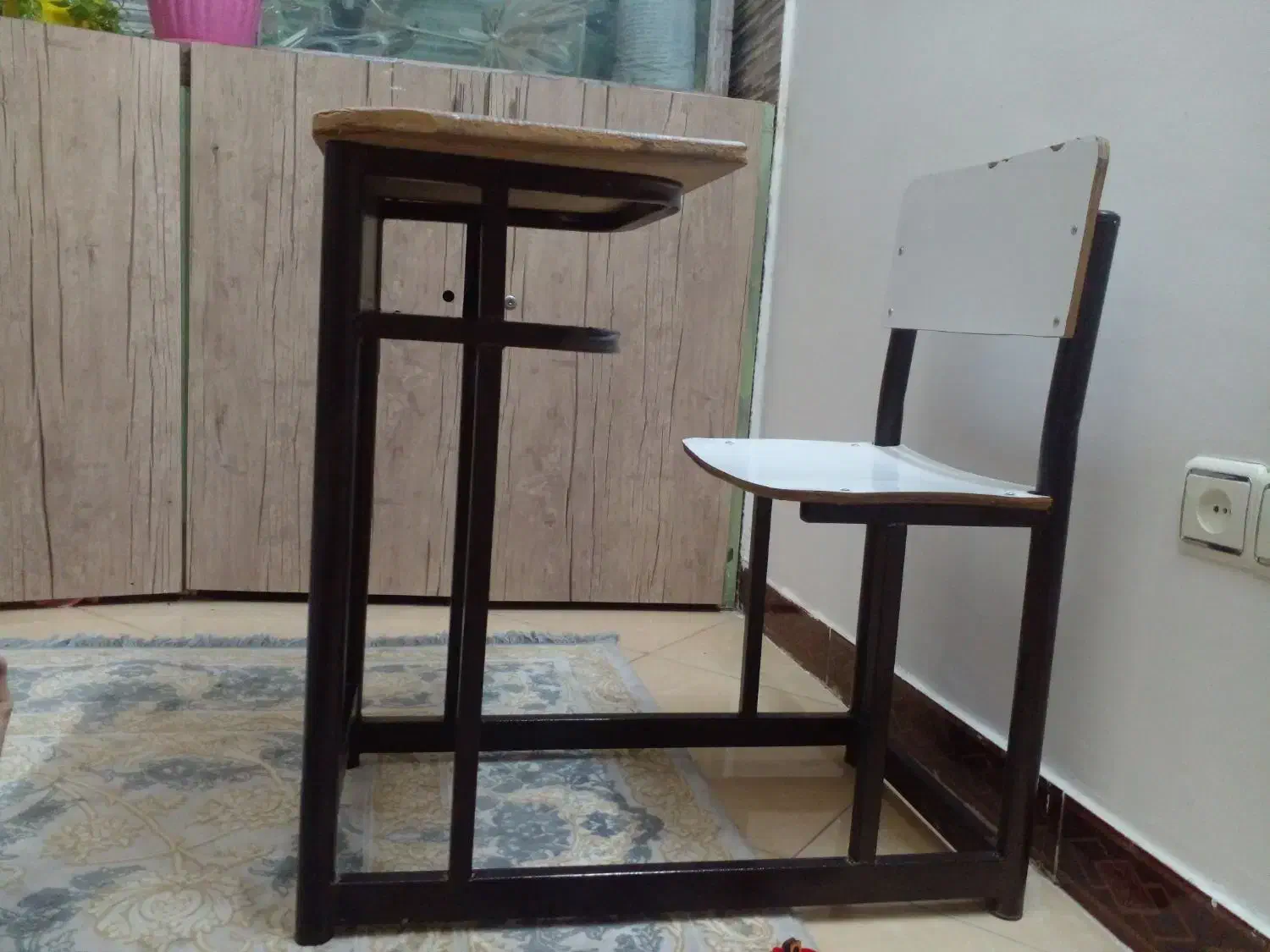 میز تحریر فلزی|میز تحریر و کامپیوتر|تربت جام, تیپ ۳۸ زرهی تربت جام|دیوار